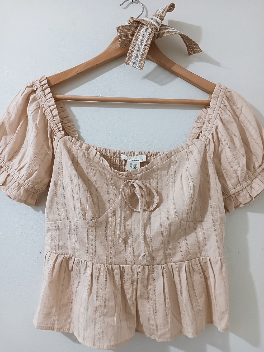 URBAN ROMANTICS CREAM COTTON PUFF SLEEVE RUFFLED TIE FRONT PEPLUM TOP MEDIUM